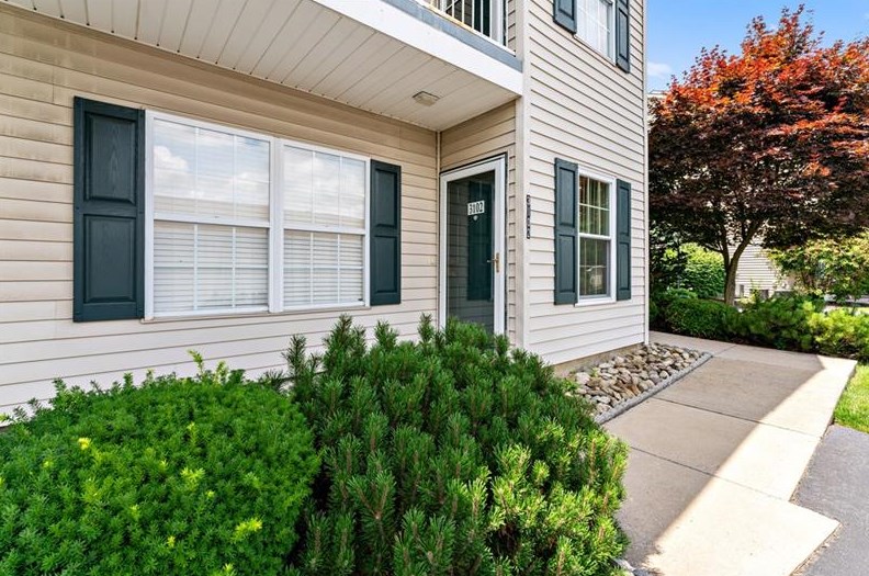 3102 Lenox Dr, Bethel Park, PA 15102-2933