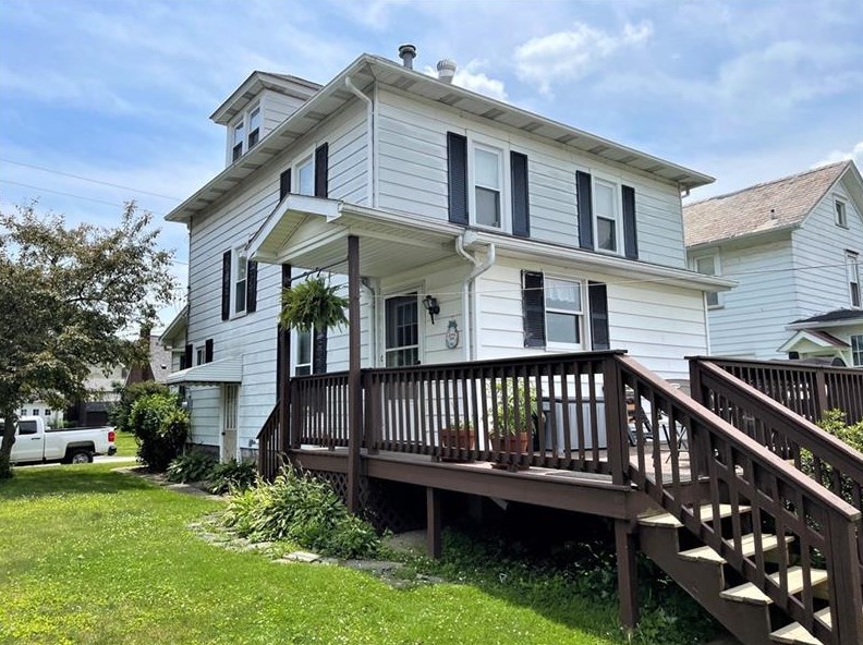 35 Maple St, Stoneboro, PA 16153
