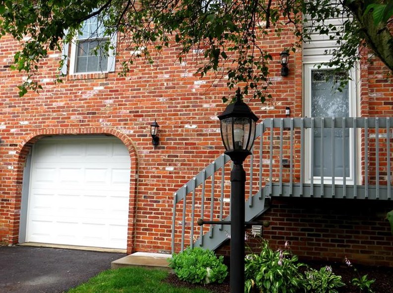 512 Carters Grove Dr, Gibsonia, PA 15044