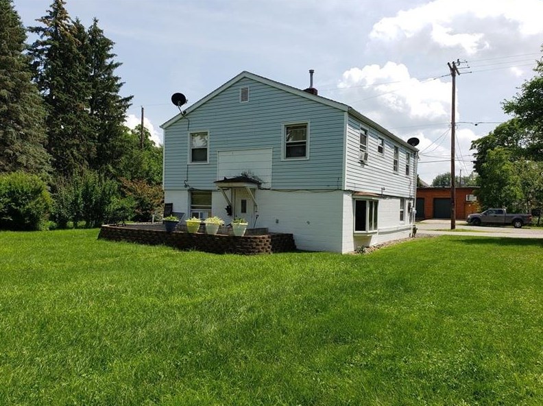 328 Nixon Ave, Indiana, PA 15701-2084