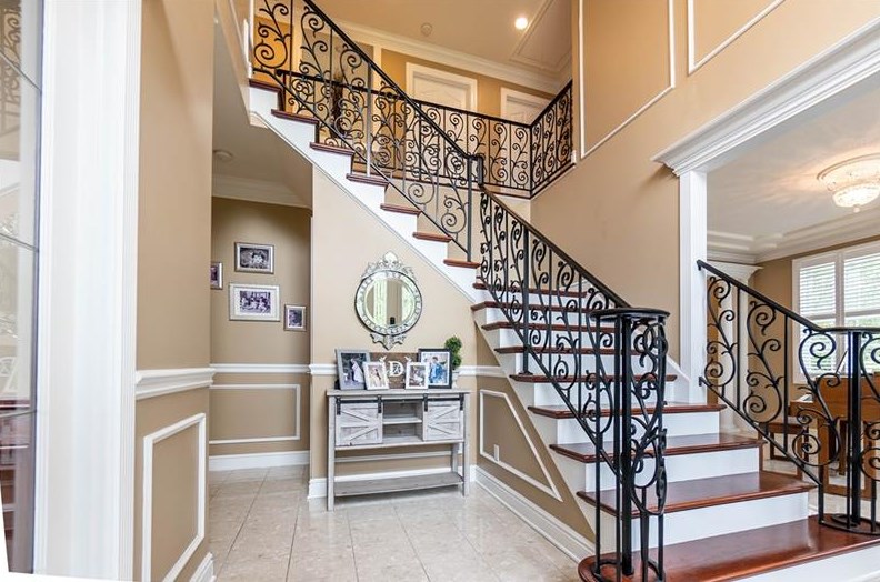 1050 S Lake Dr, Gibsonia, PA 15044