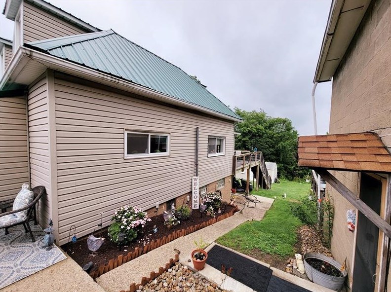 125 Railroad St, Mc Donald, PA 15057