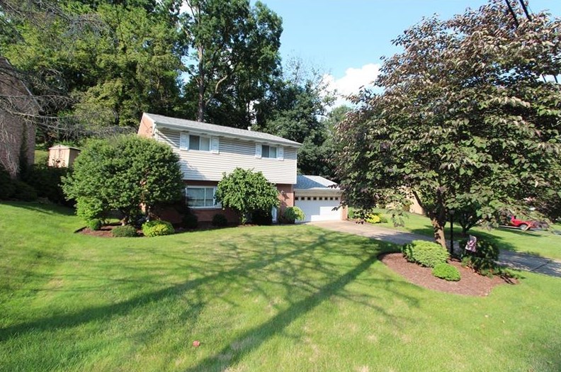 202 Cool Springs Rd, Mckeesport, PA 15131-2004