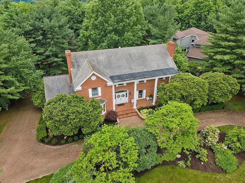 1724 Sturbridge Dr, Sewickley, PA 15143