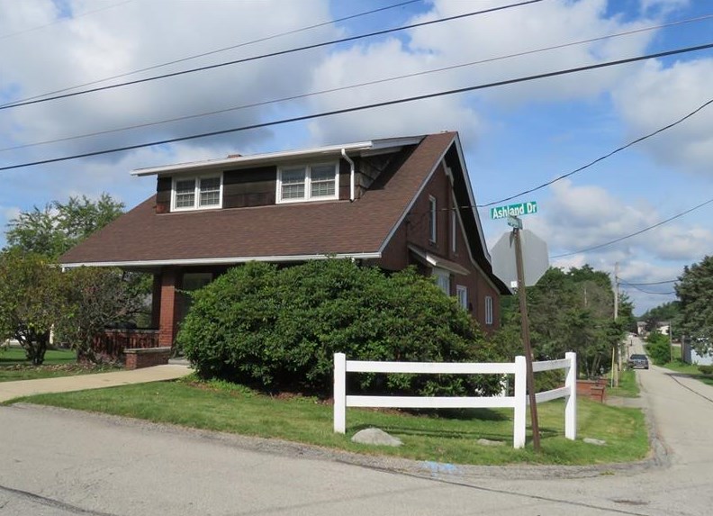 206 Ashland Dr, Jeannette, PA 15644