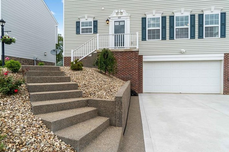 422 Colt Cir, Clinton, PA 15026