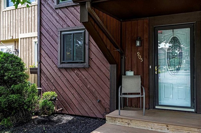 905 Bayberry Ln North, Imperial, PA 15126