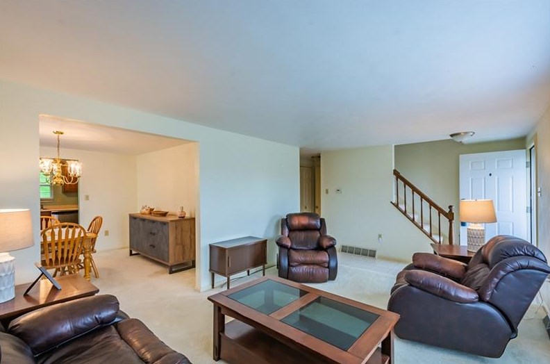 245 Heather Dr, Monroeville PA  15146-1747 exterior