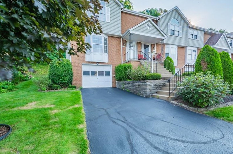 245 Heather Dr, Monroeville PA  15146-1747 exterior