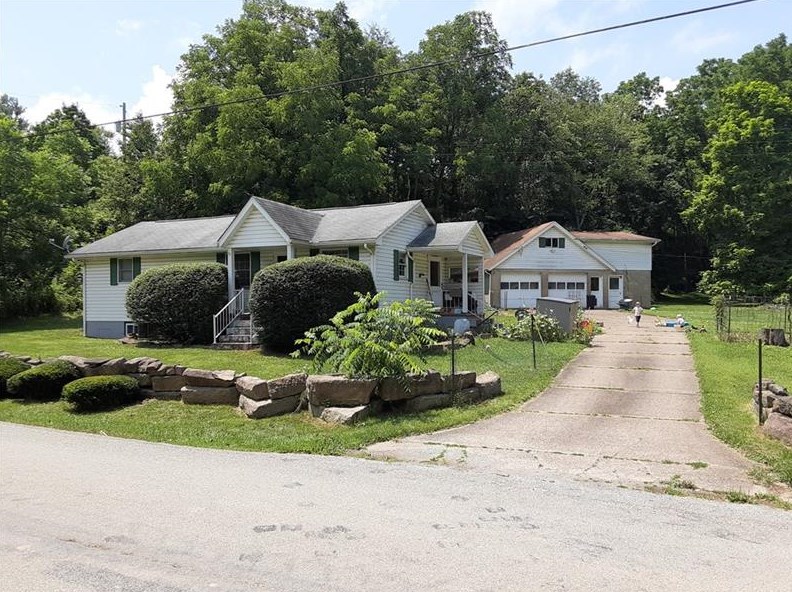 211 Rural Valley Rd, Claysville, PA 15323