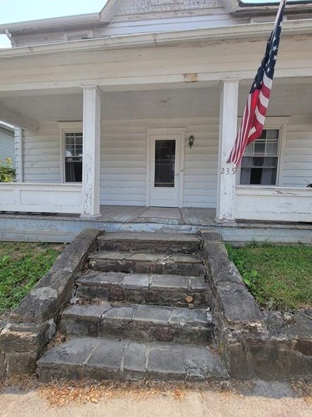 239 Wayne St, Claysville, PA 15323
