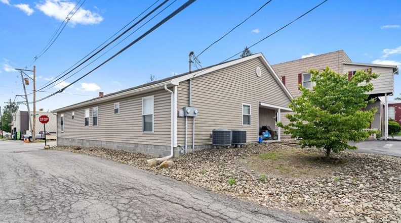 124 W Neshannock Ave, New Wilmington, PA 16142