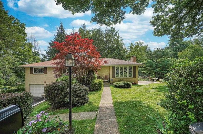 105 Sharp Rd, McKeesport, PA 15131