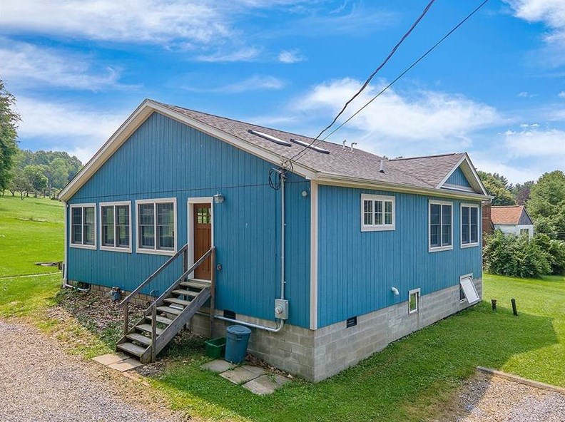 1889 Saxonburg Blvd, Tarentum, PA 15084