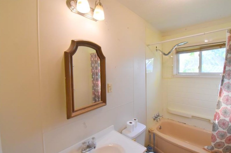 933 Sycamore St, Washington PA  15301-1851 exterior