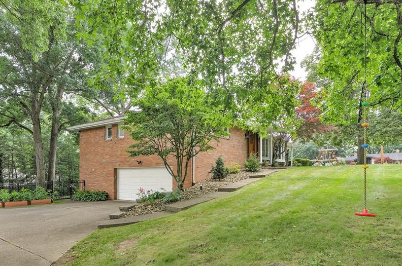 19 Davidson Dr, Beaver Falls, PA 15010-3015