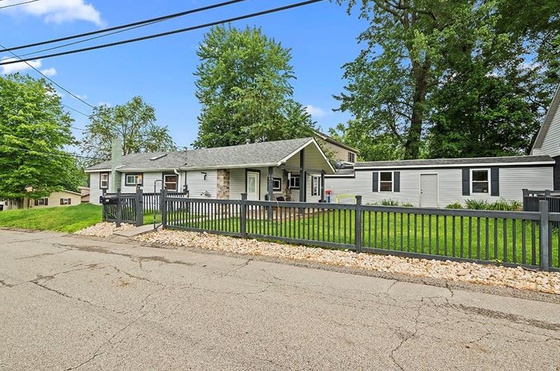 25 Potomac St, Oakmont, PA 15139
