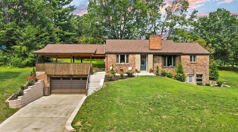 305 North Dr, Jeannette, PA 15644
