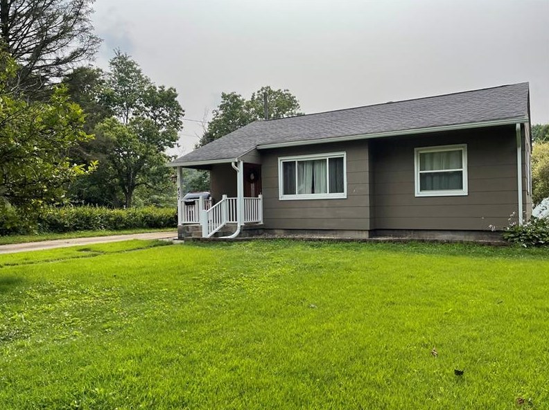 437 Memorial Ave, Grove City, PA 16127