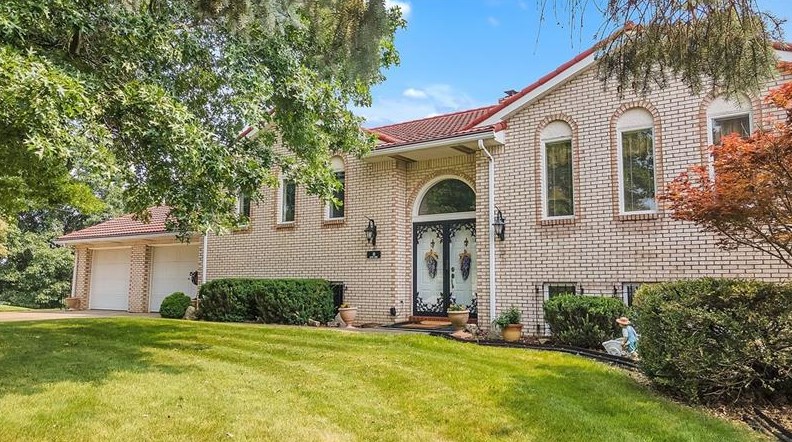 10 Samuel Dr, Washington, PA 15301-3206