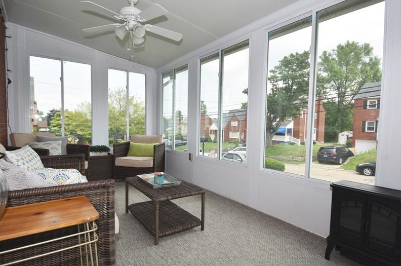 1066 Sarah St, Bridgeville, PA 15017-2215