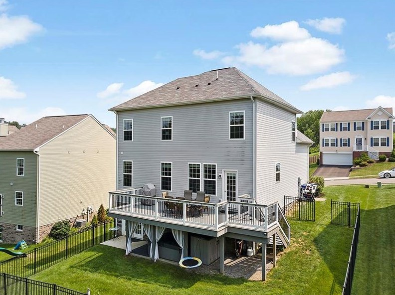 202 Old Hickory Rd, Zelienople, PA 16063-4008