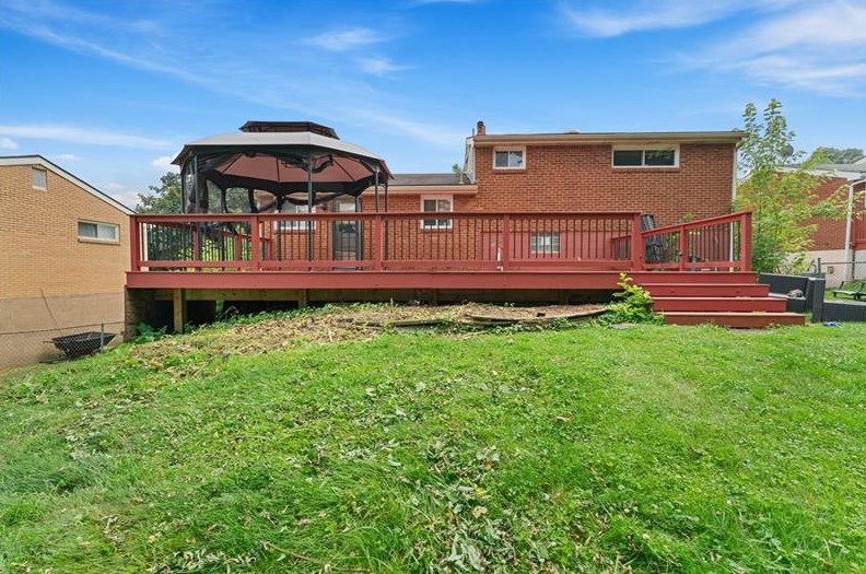 402 Hazelnut Dr, Monroeville PA  15146-1225 exterior