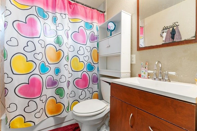 402 Hazelnut Dr, Monroeville PA  15146-1225 exterior