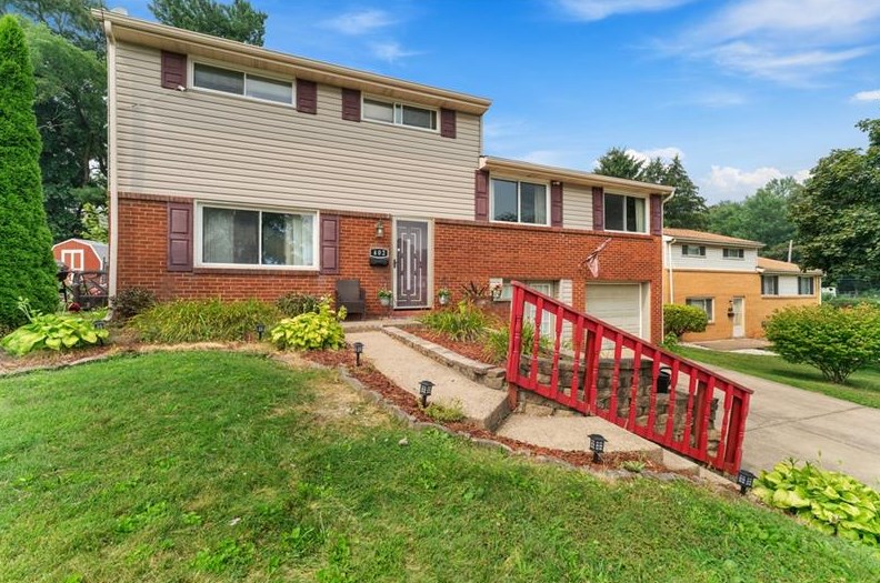 402 Hazelnut Dr, Monroeville, PA 15146-1226