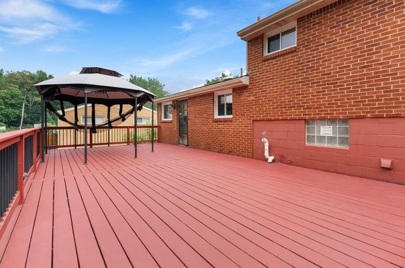 402 Hazelnut Dr, Monroeville PA  15146-1225 exterior