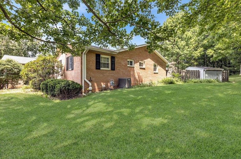 131 Chippewa Park Rd, Beaver Falls, PA 15010-1459