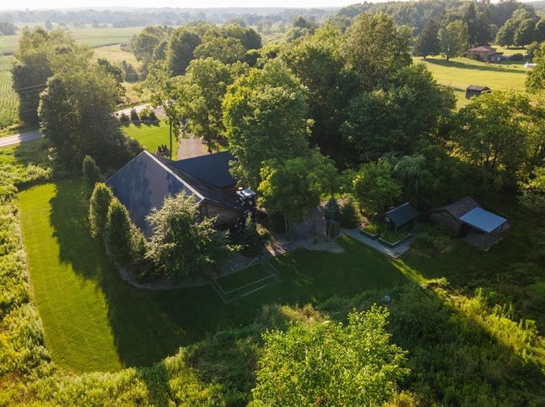 582 N Liberty Rd, Grove City, PA 16127