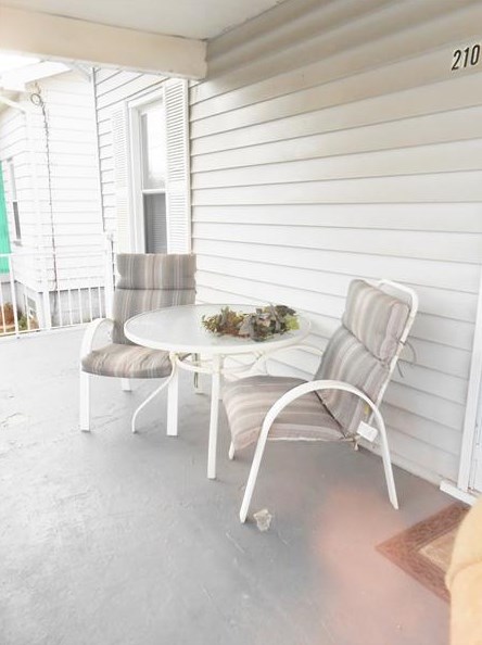 210 Newfield Dr, Verona, PA 15147