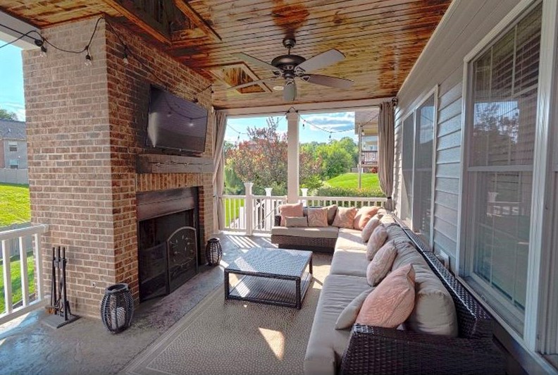 2016 Stone Bridge Ct, Harrison City PA  15636-1268 exterior