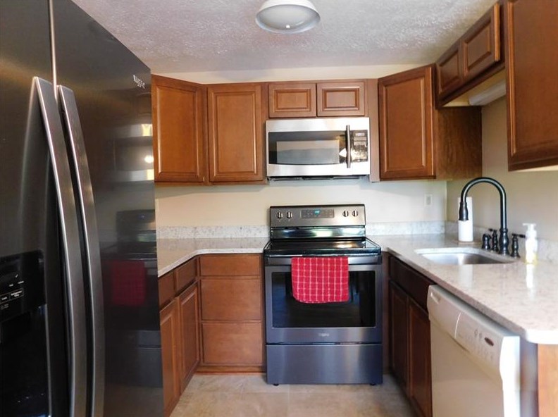 102 Rampart Ct, New Kensington, PA 15068