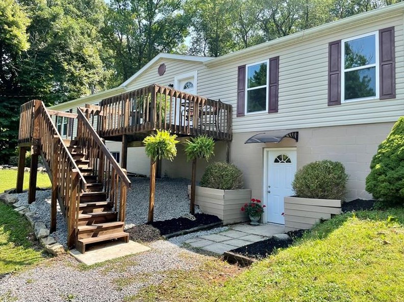 522 Gardner Stop Rd, New Castle, PA 16101