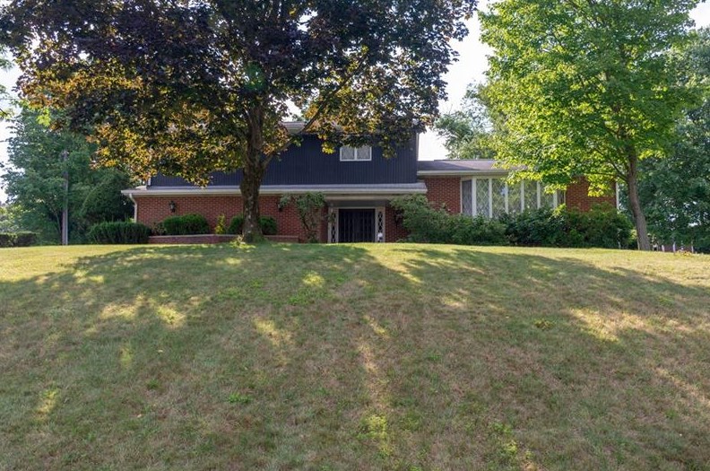 123 Woodland Dr, New Kensington, PA 15068
