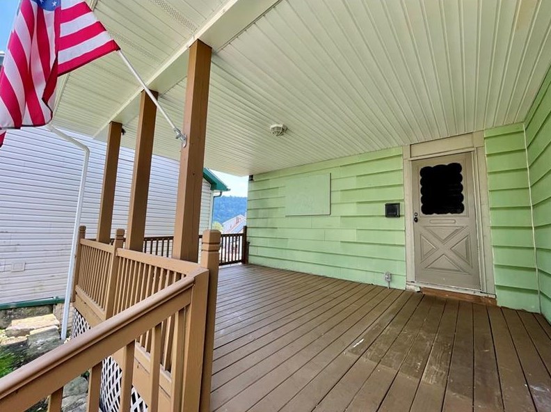 111 Buffalo St, Freeport, PA 16229-1301