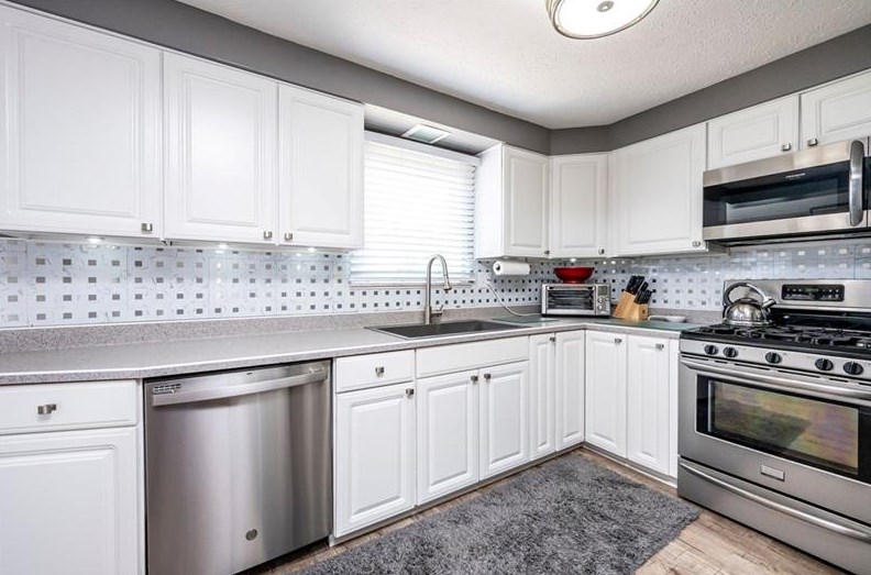 95 Stella Dr, Trafford, PA 15085