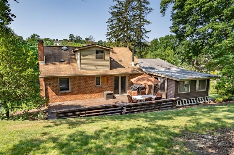 811 Clifton Rd, Bethel Park, PA 15102-2215