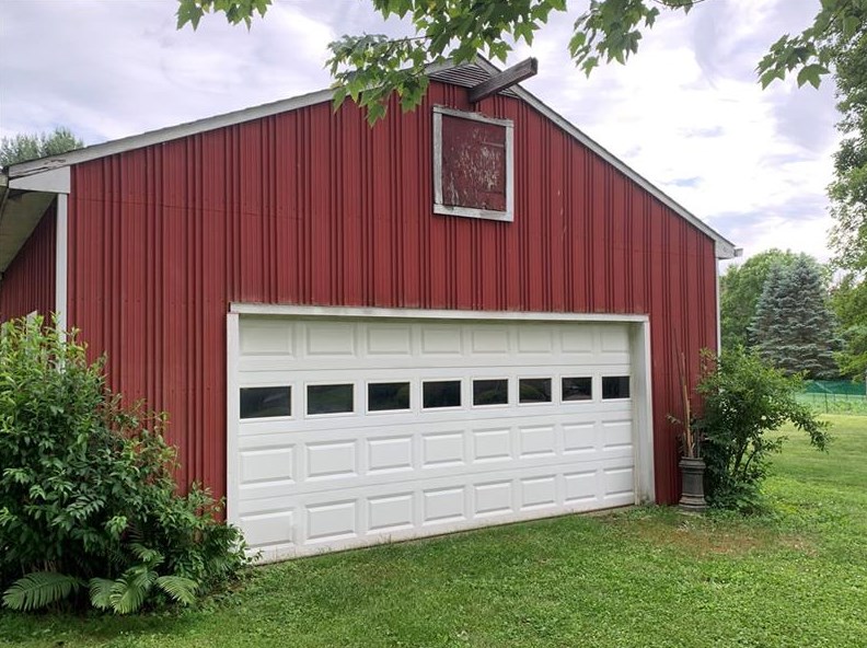 146 Oak Ridge Dr, Butler, PA 16002-3940