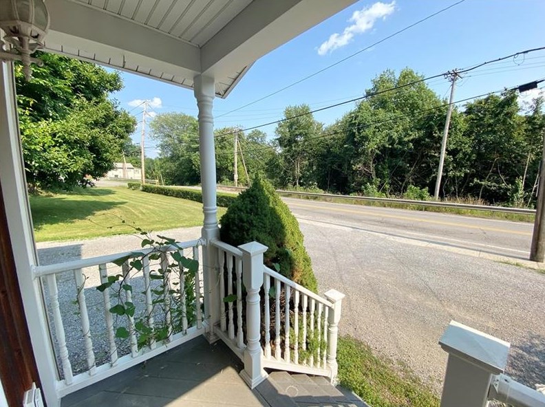 632 Wampum Ave, Ellwood City, PA 16117-1207