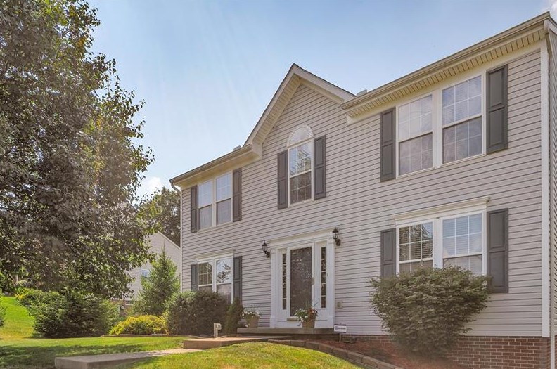 1079 Mapleview Dr, Washington, PA 15301-8953