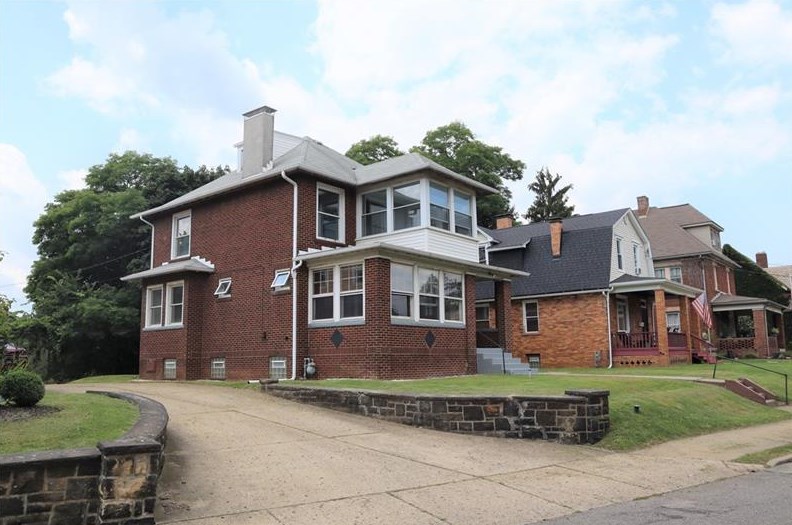 4 Glenwood Dr, Ambridge, PA 15003