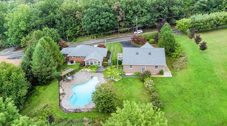 799 Youngstown Ridge Rd, Latrobe, PA 15650