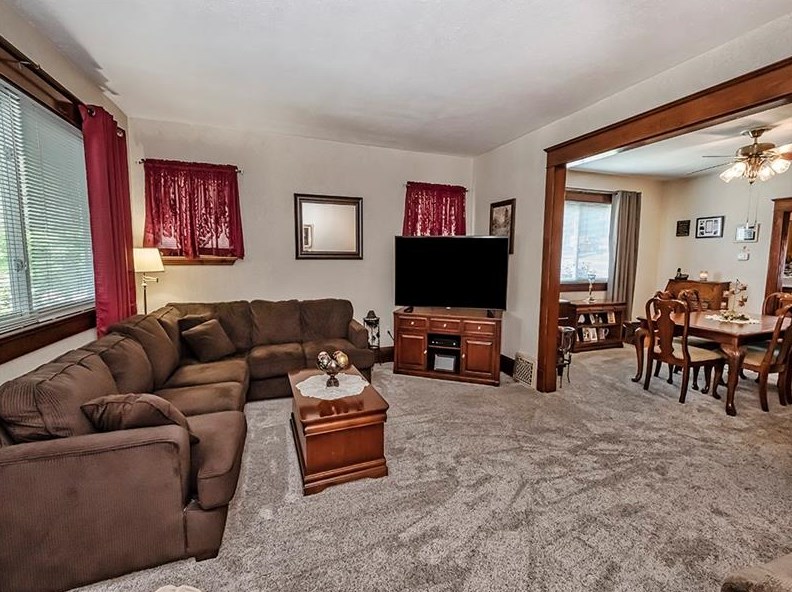 1101 Wayne Ave, Ellwood City, PA 16117-1866