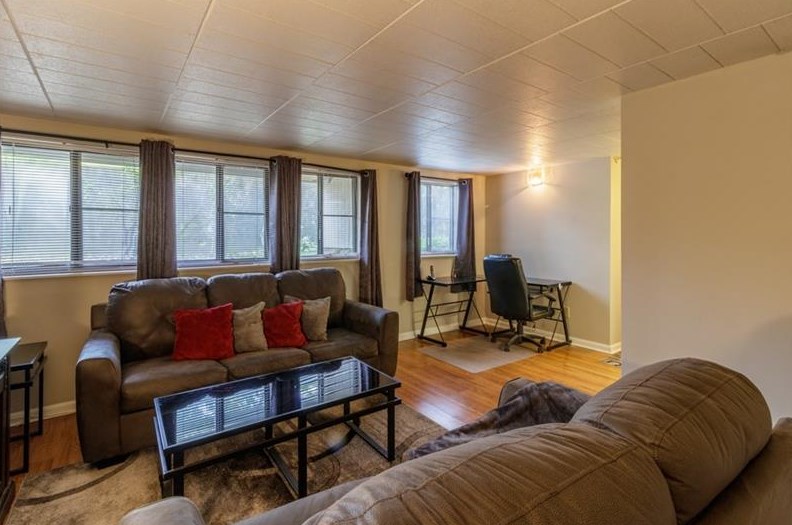 321 Ridge Point Cir #b11 South, Bridgeville, PA 15017