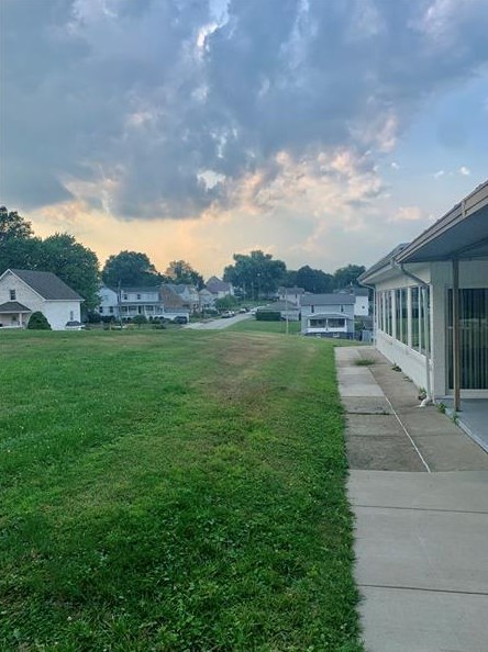 317 S 10th St, South Connellsville, PA 15425