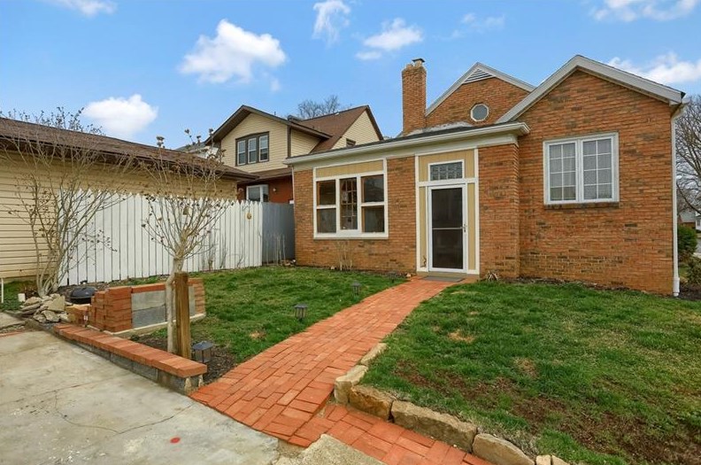501 Pershing St, Ellwood City, PA 16117