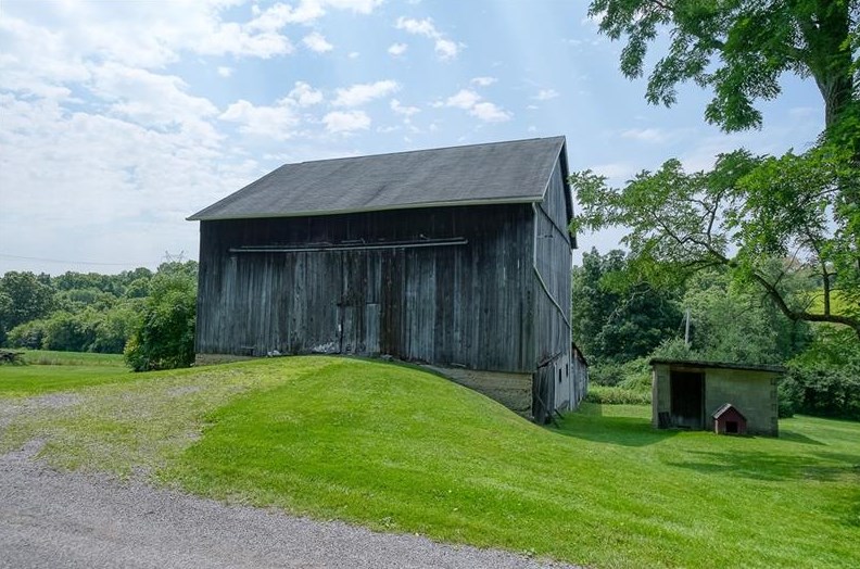 246 Mccloy Rd, Beaver Falls, PA 15010